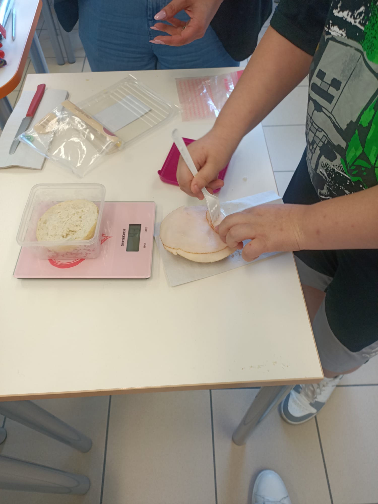 Panino alla mano e bilancia pronta: quando la matematica si gusta meglio!